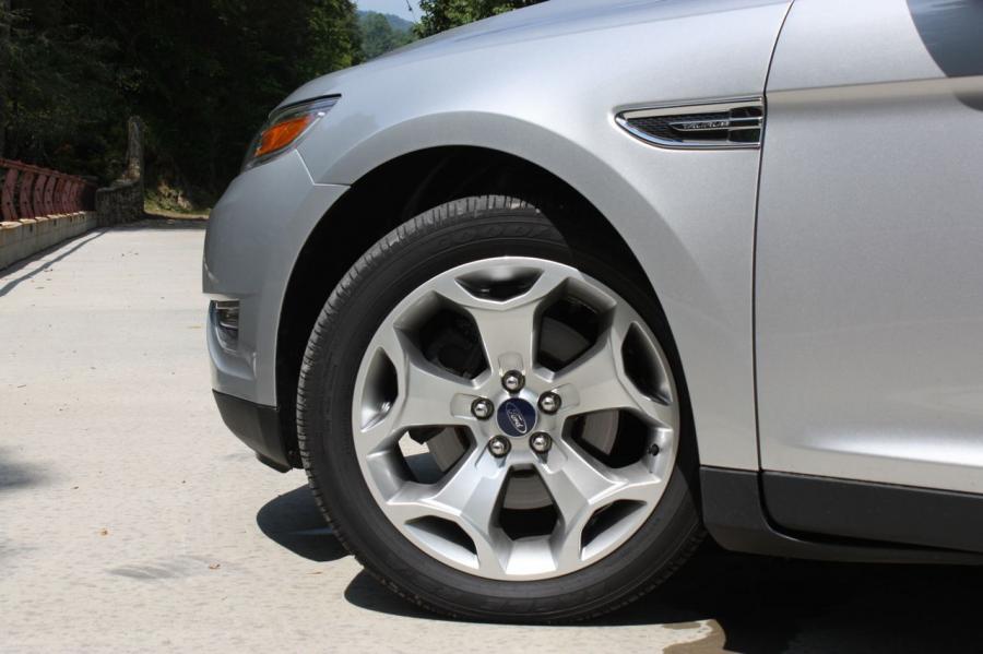  Ford Taurus SHO 2010 года  (фото 109 из 248)